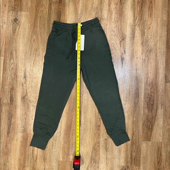 NWT Fabletics Daria Jogger in Safari, size small. - Picture 5 of 9
